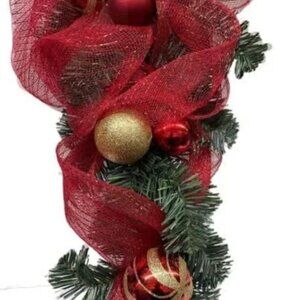Christmas Holiday Wreath with Shimmering Red and Gold Ball Ornaments Decoration